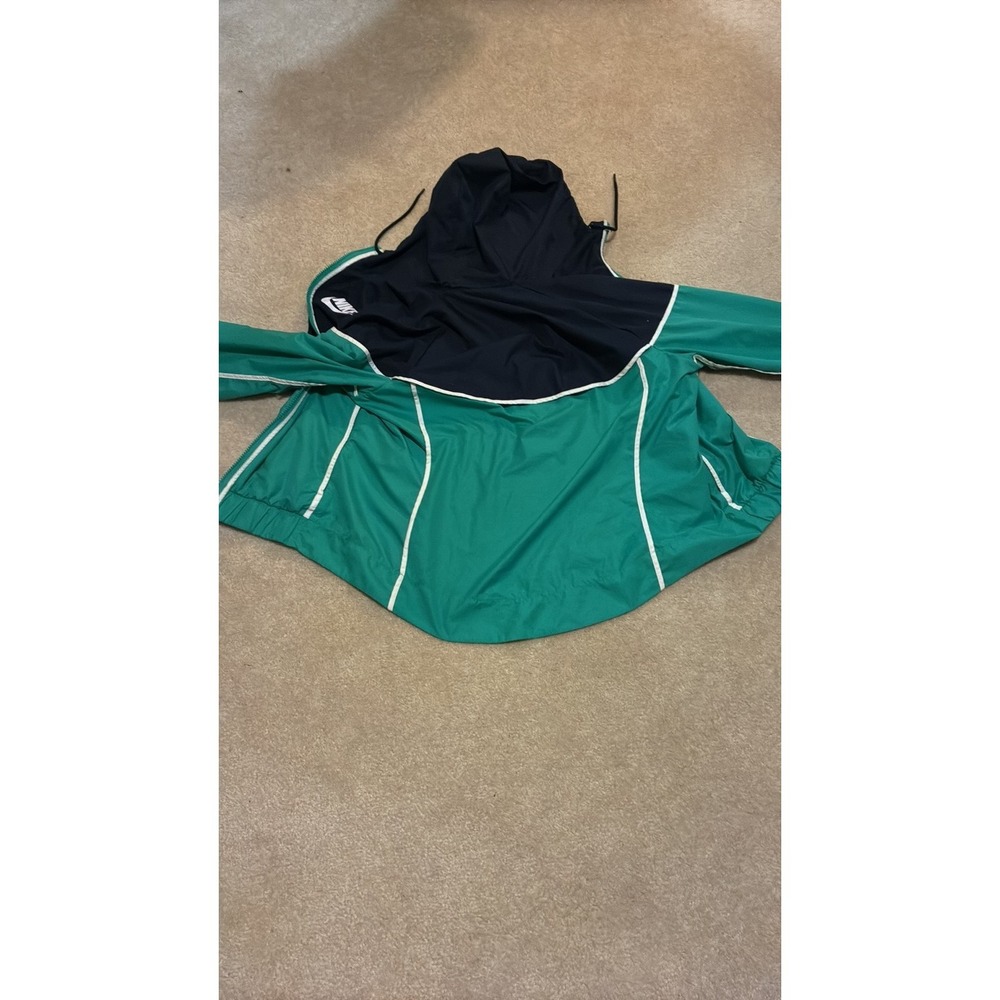 Vintage-Style Nike Windrunner Jacket Emerald Green & Black